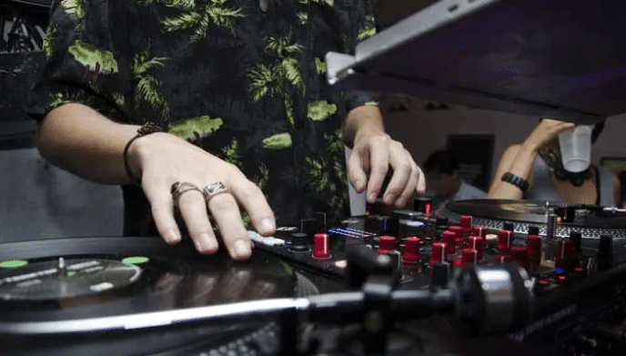 DJ