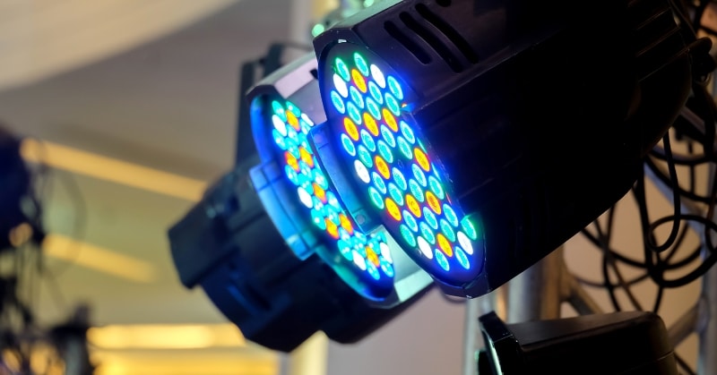 השפעת סוגי התאורה על התמונות מהאירוע